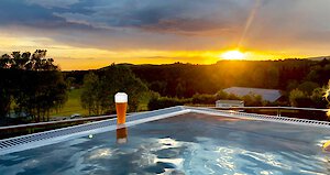 Ausblick und Bier im Wohlfühlhotel genießen